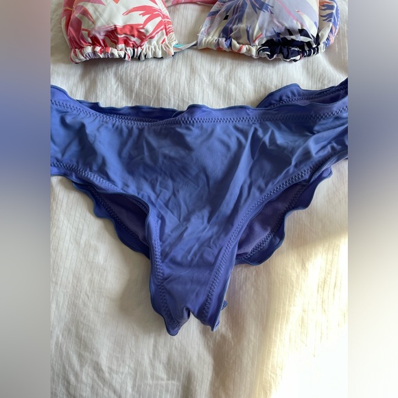 Bikini - Picture 2 of 5